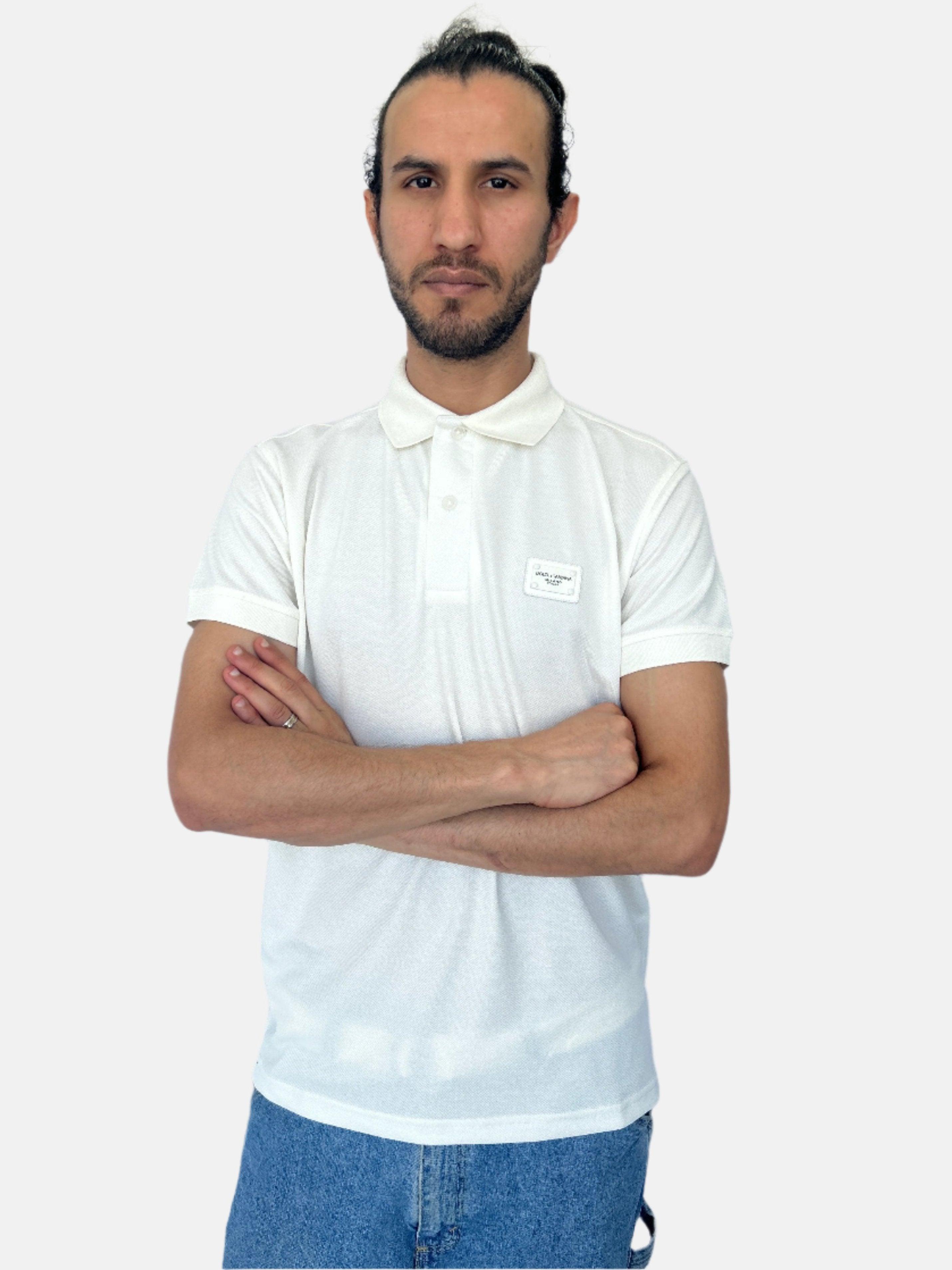 تي شيرت بولو بشعار DOLCE & GABBANA باللون الأبيض