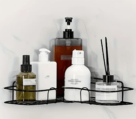 رف حائطي أسود مثبت في زاوية جبلية مع لاصق