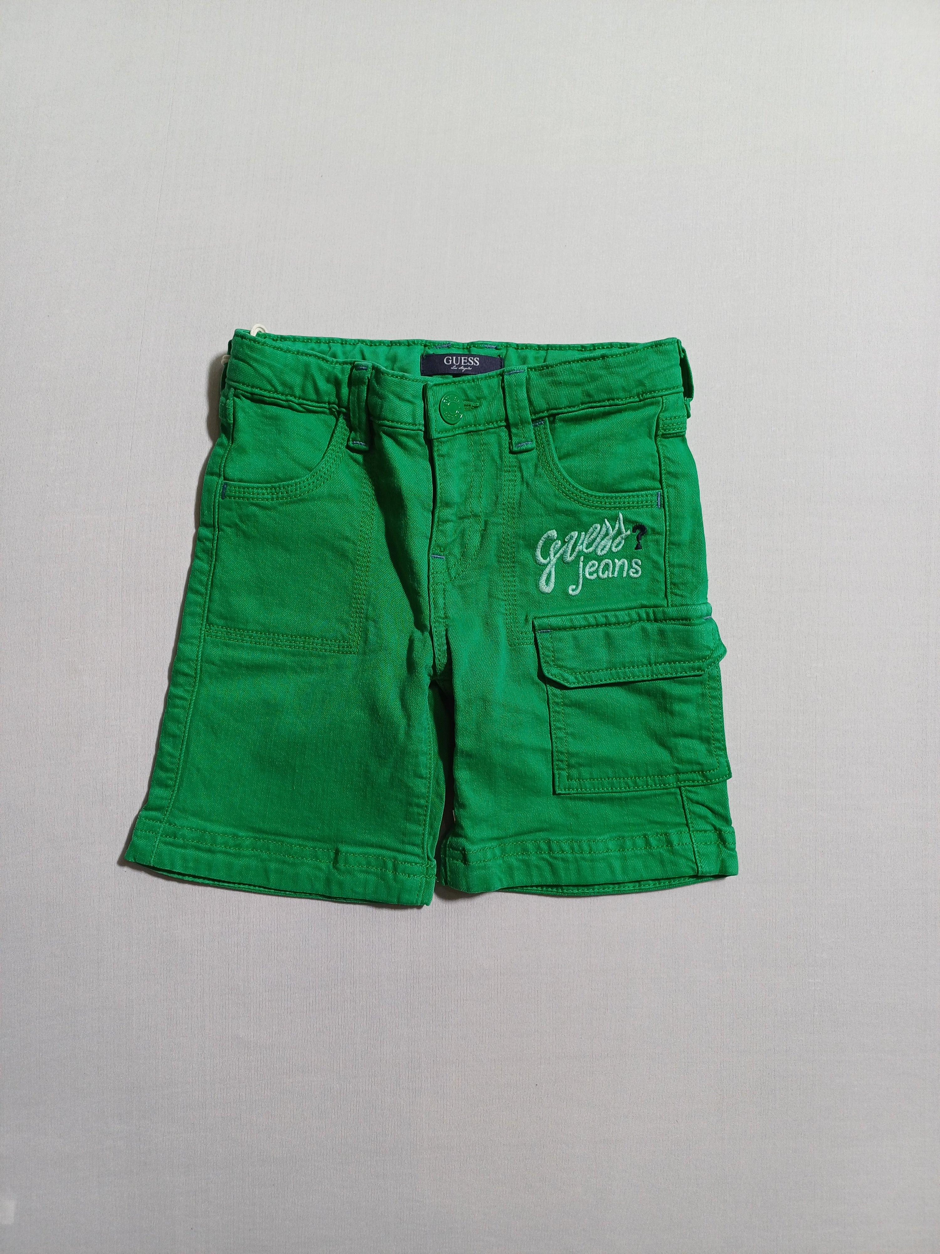 شورت كارجو للأطفال من GUESS باللون الأخضر مقاس 3 سنوات N31D68