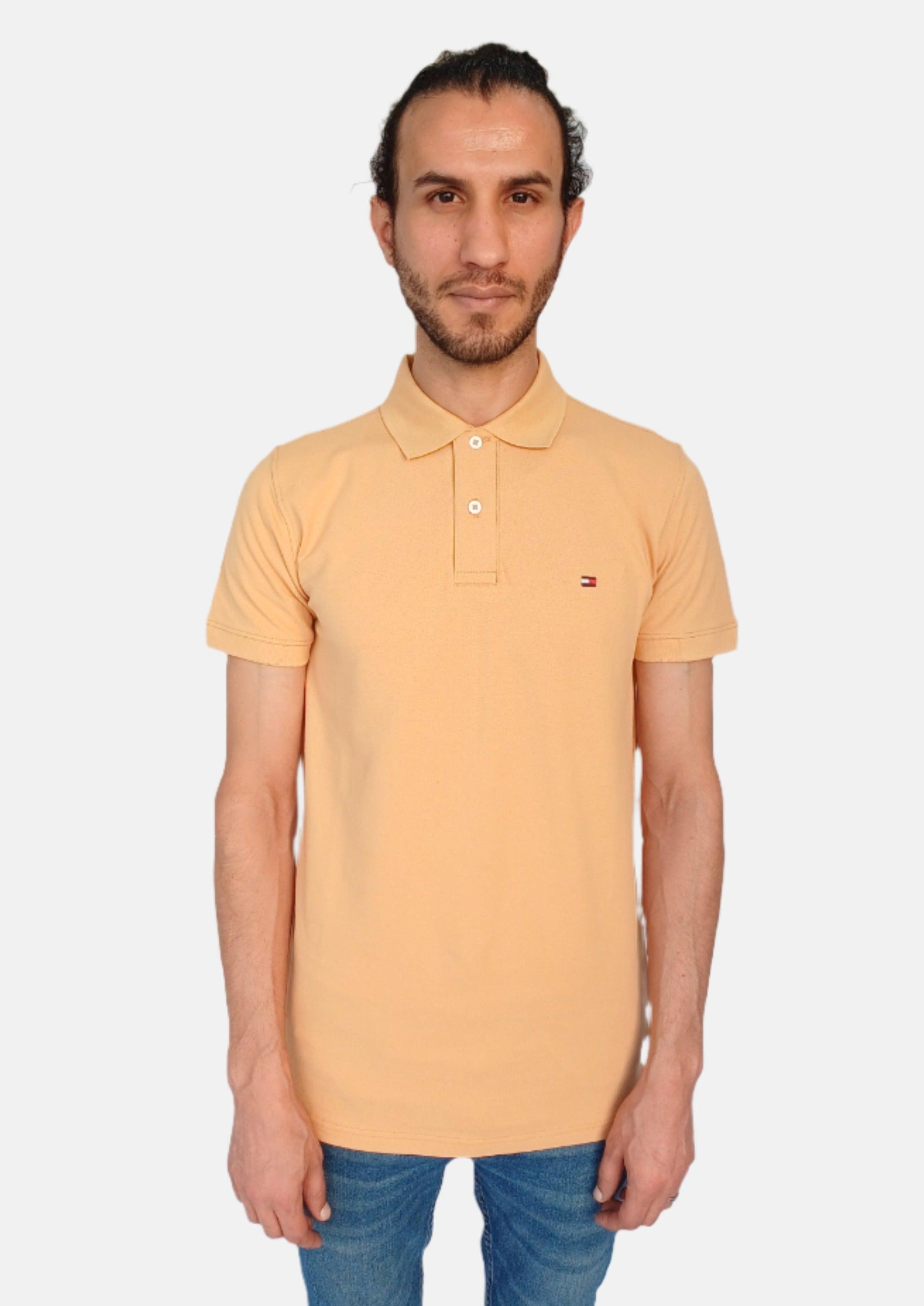 تي شيرت بولو رجالي من Tommy Hilfiger Sand بقصّة Slim Fit